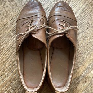 Bueno soft leather lace-up oxford size 40